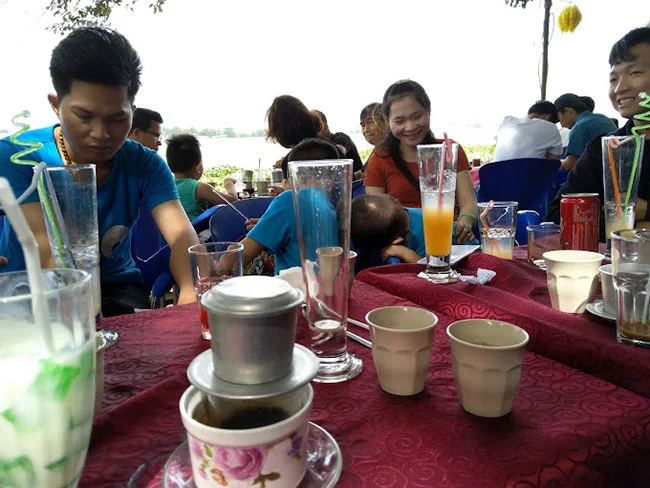 Gia đình đi cafe cuối tuần tại Biên Hòa