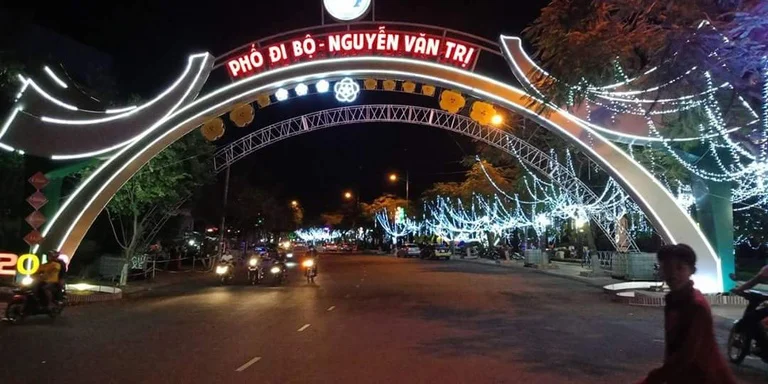 Phố đi bộ Nguyễn Văn Trị