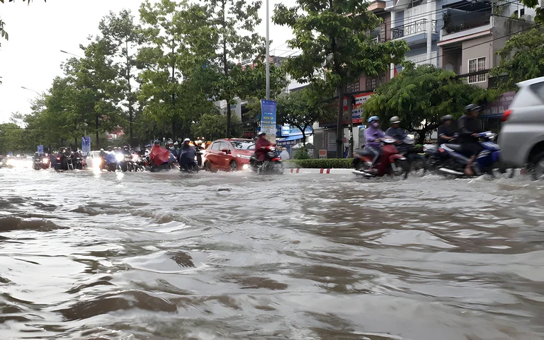 Đoạn ngập nước tại đường Nguyễn Ái Quốc Biên Hòa 01